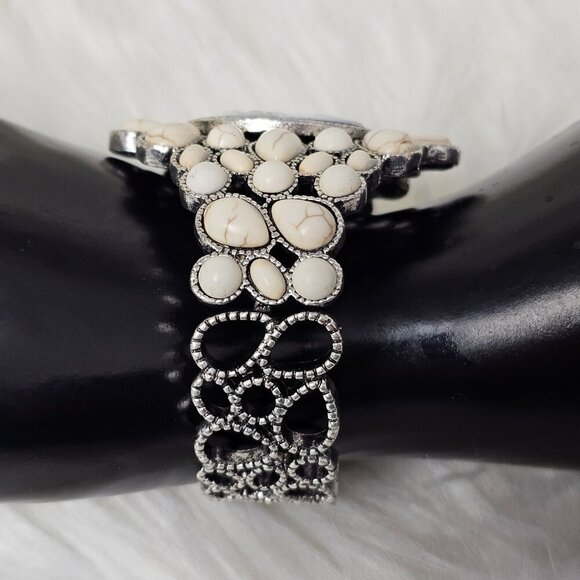 Cameo Silver Tone With White Howlite Bangle New Hinged Bracelet - Picture 4 of 10